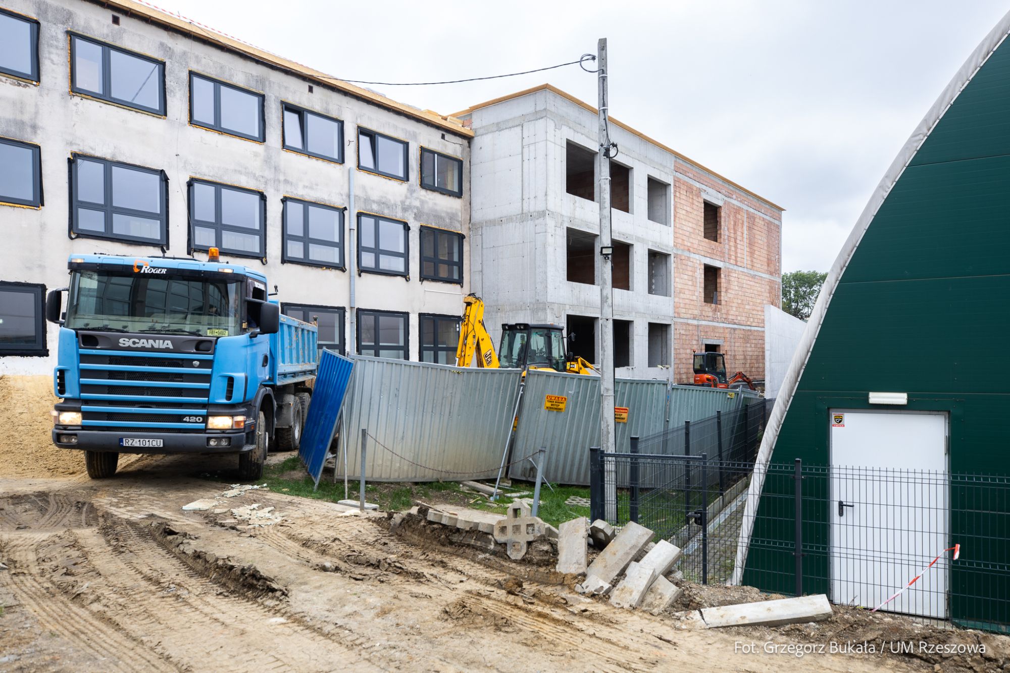 zdjęcie z terenu budowy rzeszowskiej szkoły Podstawowej nr 21 przy ul. Miodowej, fot. Grzegorz Bukała, Urząd Miasta Rzeszowa